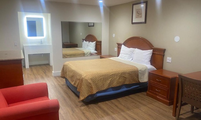 Whittier Hotel | Royale Inn Motel