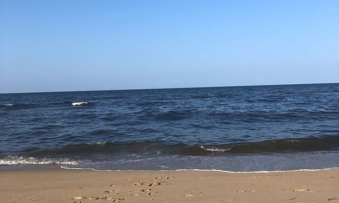Bayview Apartment | RRRRAD Room by the beach with AC and Heat if needed in Norfolk. Big TV Too