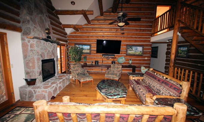Greer Cabin | RS Lodge - 6 Bedrooms managed by Cabin Butler
