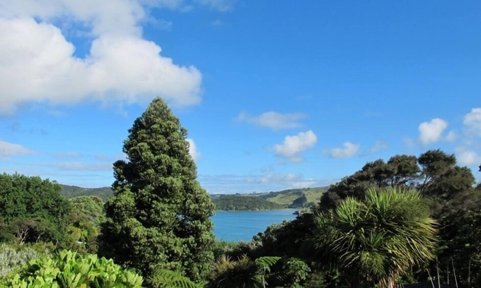 Raglan House | Rua Totora Classic Kiwi Bach