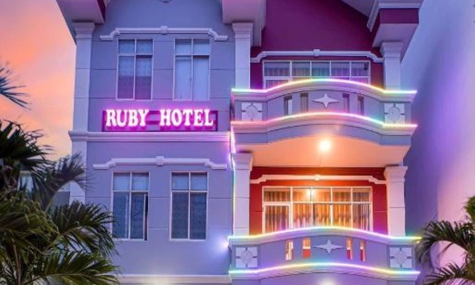 Con Son Hotel | Ruby Hotel