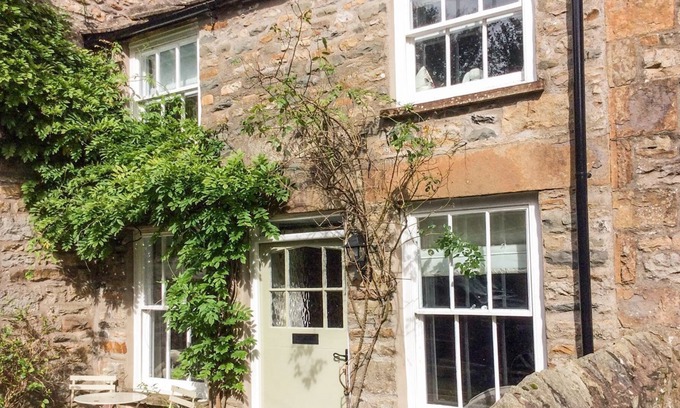 Sedbergh Cottage | RUBYS COTTAGE, pet friendly, with open fire in Sedbergh