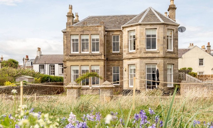 Earlsferry Cottage | Ruddon Grange, Elie - a house that sleeps 8 guests in 4 bedrooms