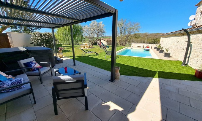 Puyguilhem House | Rudelle house jacuzzi and private pool
