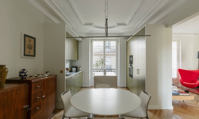 Quartier des Invalides Apartment | Rue de Bourgogne II by onefinestay