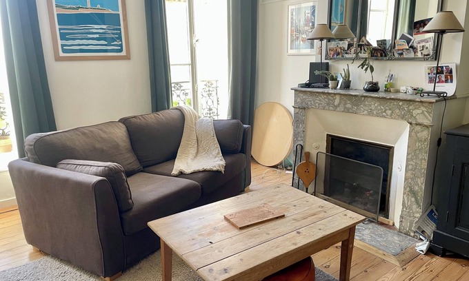 Saint-Michel Apartment | Rue du Cloître : Apt XVIII historic center for up to 7 people