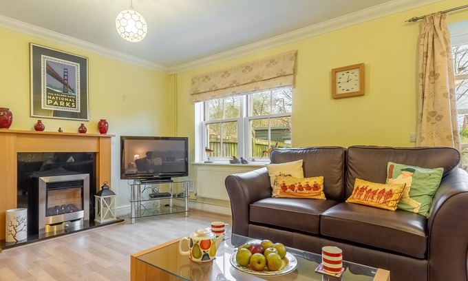Dersingham Apartment | Rufus Cottage is an attractive character carrstone property