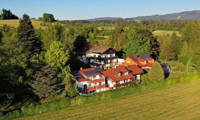 Lindau Apartment | Ruhige Ferienwohnung am Stadtrand von Lindau Inmitten von Wiesen und Obstbäumen