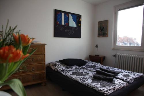 Wilmersdorf House | Ruhiges Zimmer in Nähe Kurfürstendamm mit eigener Regendusche