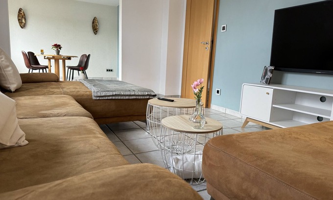 Oberhausen Apartment | Ruhrpott Residence - 3-room suite - 70m² with balcony in prime location