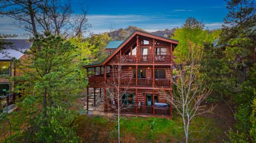 Gatlinburg - Pigeon Forge House | Running Bear Near PF Hot Tub Game Room Theater and Stunning Views