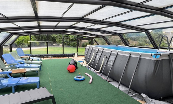 Ostheim Cottage | Rural Cottage, indoor swinming pool and spa, playg