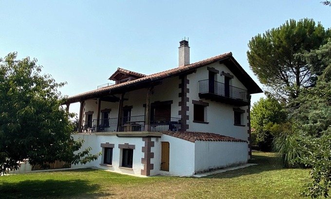 Egues Cottage | Rural house 10 minutes from pamplona with large garden and games room