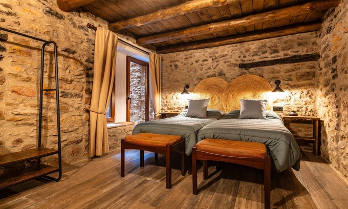 Vilafranca House | Rural House 'Parreta Estancia El Refugio' with Mountain Views, Private Terrace and Private Garden