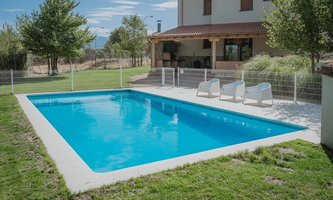 Torrecaballeros House | Rural House 'Rural Torrecaballeros' with Mountain View, Private Pool and Wi-Fi