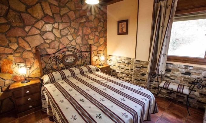 Mecina Bombaron Apartment | Rural lodging Plaza Vieja 2 pers. with spa and fireplace