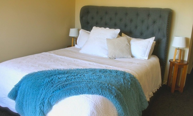 Darfield Bed & Breakfast | Rural luxury - 5 bedroom getaway
