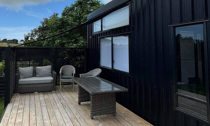 Hurworth Cottage | Rural Tiny home retreat very close to town