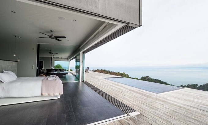 Raglan House | Rural Villa w/infinity pool & panoramic views