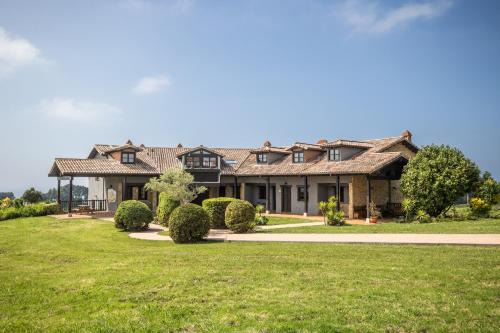 Lloreda Villa | Rural Villa with Sea Views