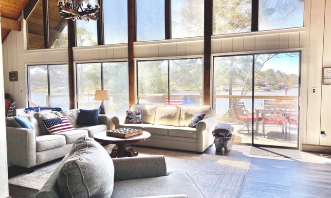 Pell City House | Rustic 3 bedroom, 3 bathroom cottage on Logan Martin Lake