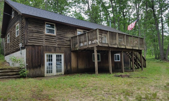 Grayling Cabin | Rustic 4 bedroom cottage in the woods