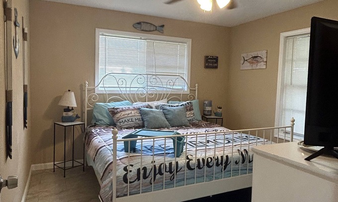Burton House | Rustic Anchor Retreat, a fishermans paradise. Located near Lake Somerville.