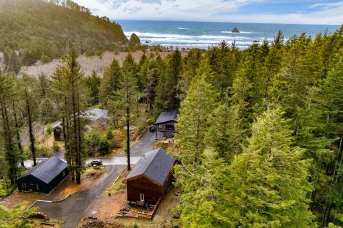 Arch Cape House | Rustic Arch Cape Getaway w Vibrant Interior Walk to the Beach Cape Wonder