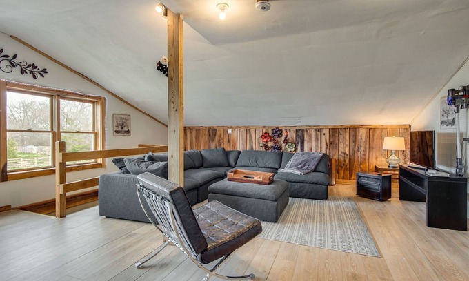 Franklin House | Rustic Barn for the Creatives
