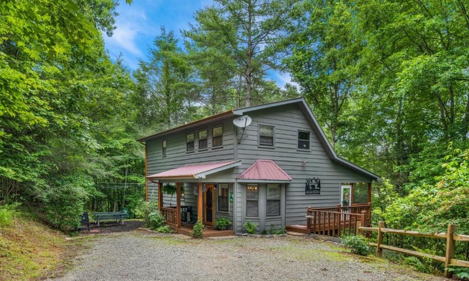 Blairsville House | Rustic Bear Lodge