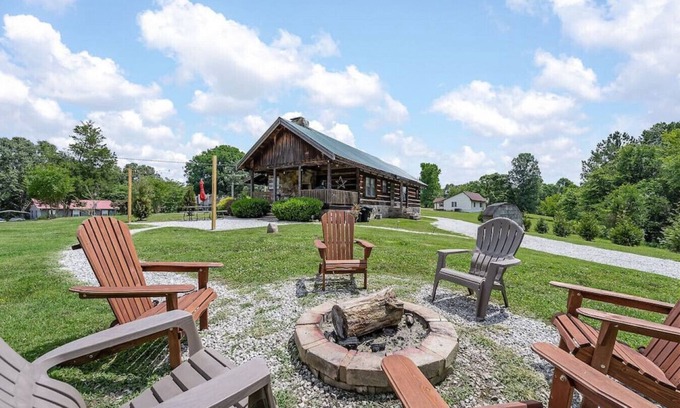 Winchester Cabin | Rustic Cabin, Dock, Hot Tub, Firepit, Kayaks