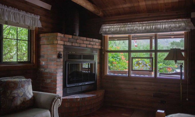 Sedona Cabin | Rustic Cabin for 2 in Oak Creek Cabin
