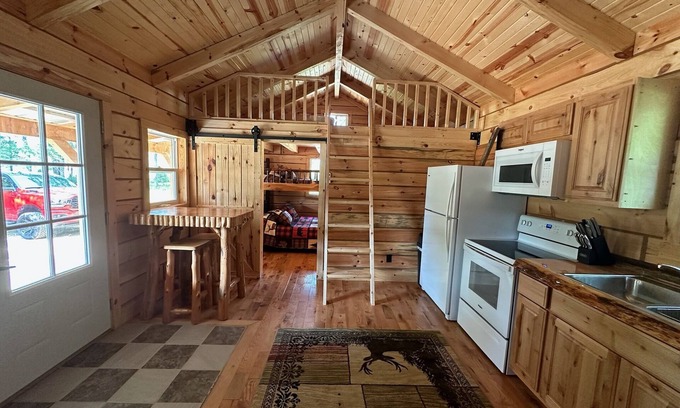 Warrens Cabin | Rustic Cabin Getaway with Prime Hunting & ATV Trails