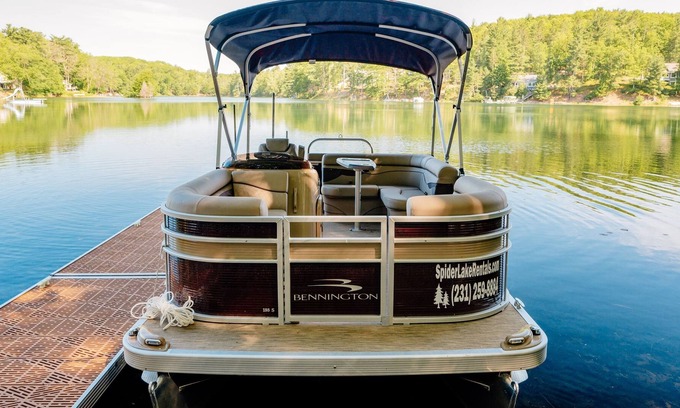 Mayfield Cottage | Rustic Cabin on Arbutus Lake w/Pontoon Rental
