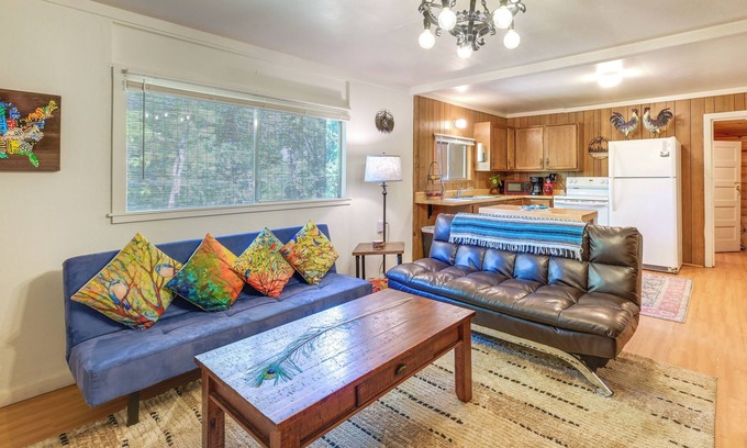 Pinehurst Cabin | Rustic Cabin w/Patio: 8 Mi to Kings Canyon Park