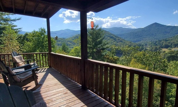Hiawassee Cabin | Rustic cabin with million dollar views!