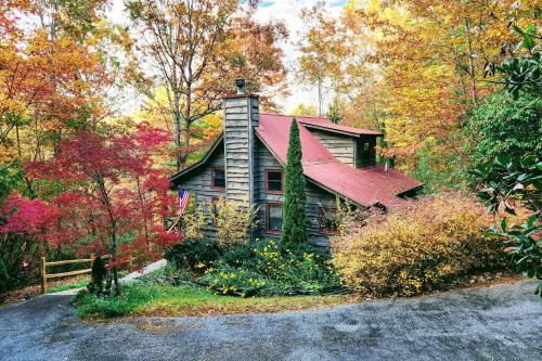 Wiley House | Rustic Cabin with Porches 8 Mi to Tallulah Gorge!