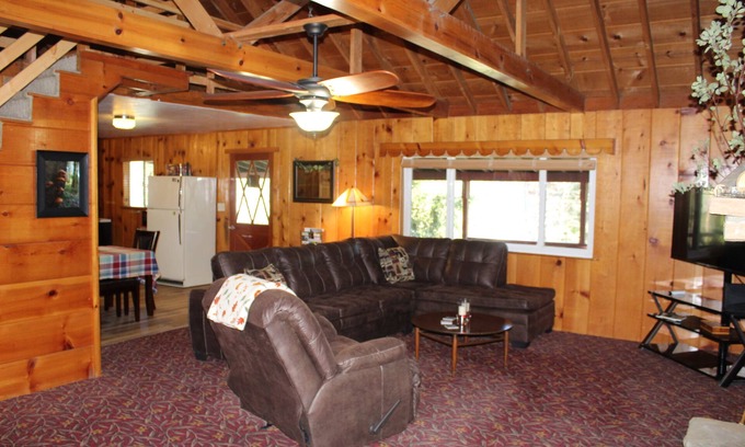 Oakhurst Cabin | Rustic Chapparal Cabin at Bass Lake Heights