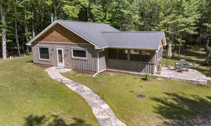 Fish Creek Cabin | Rustic charm in a newly constructed Log Cabin! Best of both worlds!