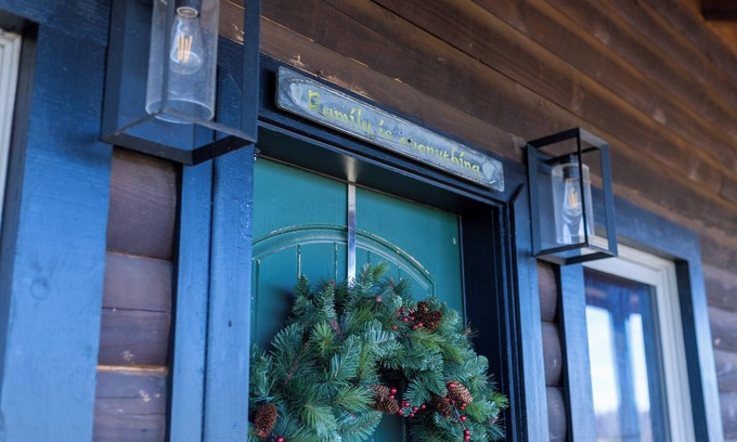 Gallatin Cabin | Rustic Charm Meets Modern Comfort – Cozy 3-Bedroom Retreat in Gallatin