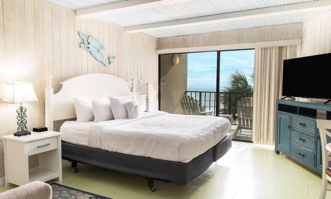 Litchfield by the Sea Apartment | Rustic Charm with Ocean Front Views 3rd Floor