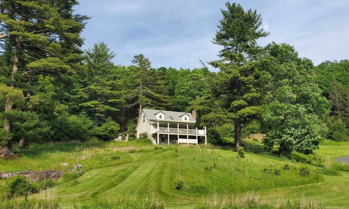 Monticello Cabin | Rustic Chic hidden Gem in the Southern Catskills