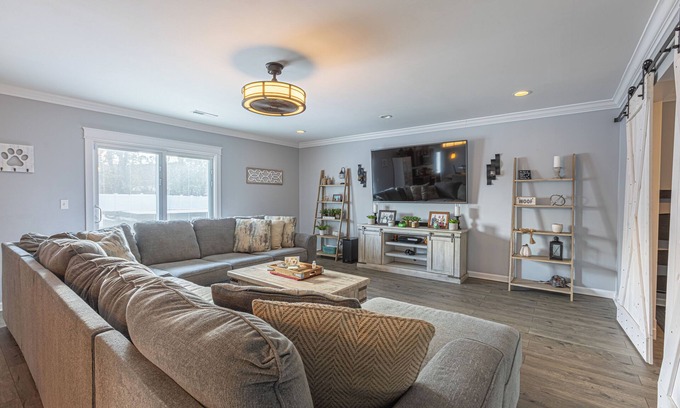 Little River House | Rustic Comfort: Home Gym + Fire Pit + Grill