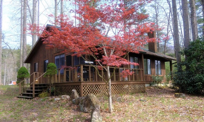 Hendersonville Cabin | Rustic country cabin on mountain top - king bed, hot tub
