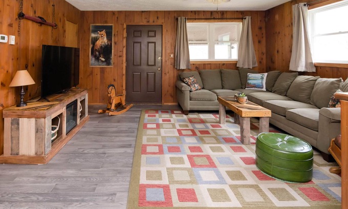 Danville House | Rustic country home, 13 minutes to Geisinger