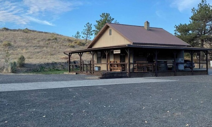 Joso House | Rustic Cowboy Bunkhouse 🤠