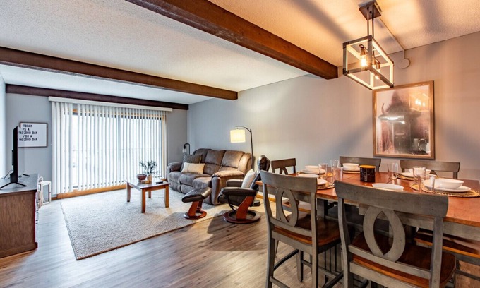 East Side Pioneers Condo | Rustic, Cozy 2 Bed/1 Bath, In-Unit Laundry, Parking + 6 blocks from Mayo!