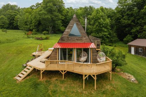 Roscoe Ski Chalet | Rustic Escape UTV, Tub, Trails & Fire Pit 25 acre
