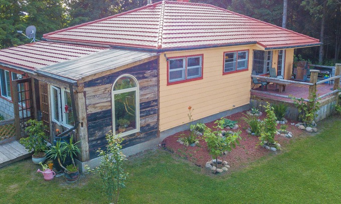 Oro Station Cottage | Rustic Hobby Farm Retreat