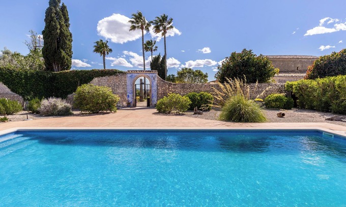 Montuiri House | Rustic Holiday Home "Son Costa" with Mountain View, Garden, Pool & Wi-Fi